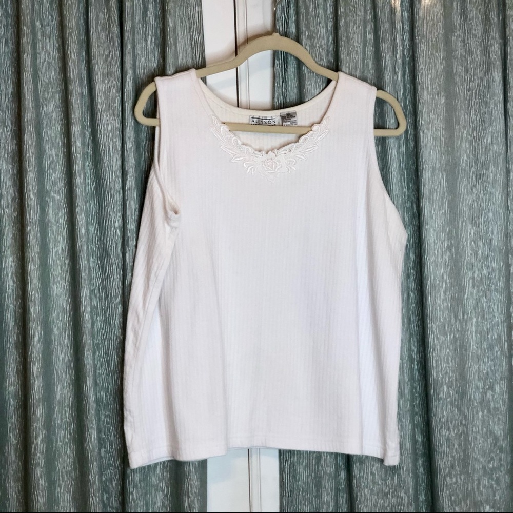 *Bundle 4/$20* Allyson Whitmore White Sleeveless Top Size M